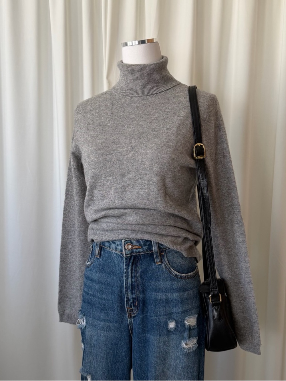 Sofia Cashmere Grey Turtleneck Sweater 100% Cashmere Size Medium.